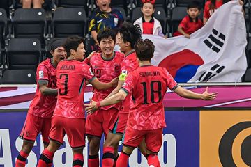 Skuad timnas U-23 Korsel merayakan gol Kim Min-woo ke gawang Jepang di Piala Asia U-23 2024.
