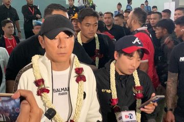 Pelatih timnas U-23 Indonesia, Shin Tae-yong, di Bandara Soekarno-Hatta, Tangerang, Sabtu (11/5/2024).