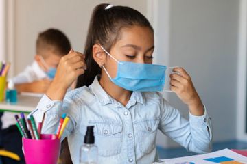 Mengapa Anak Lebih Mudah Terserang Batuk Pilek saat di Sekolah ...