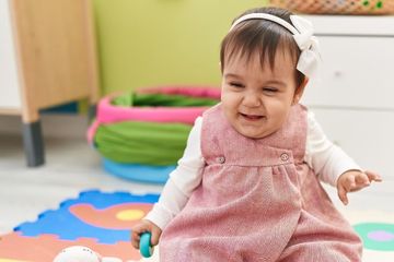 Inspirasi nama bayi perempuan modern dengan tiga kata yang lahir di bulan Juni.
