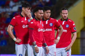 Saddil Ramdani saat hendak mengambil eksekusi tendangan bebas Sabah FC pada babak 16 besar Piala FA Malaysia.