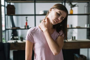 Cara Mengatasi Leher Terasa Tercekik karena Asam Lambung, Ubah Posisi Tidur Salah Satu Kuncinya