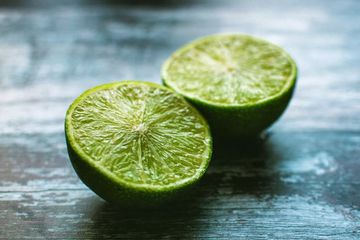 Fungsi Jeruk Nipis untuk Asam Urat, Aman Diminum Dingin atau Hangat?
