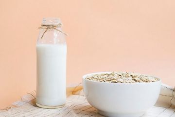 Kandungan gula dalam susu oat dan kesalahan penyajiannya