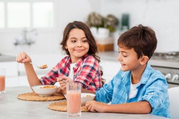 Porsi ideal sarapan untuk anak usia sekolah dan contoh makanan yang bergizi lengkap keluarga sehat