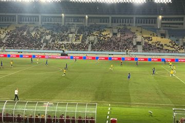 Suasana pertandingan timnas U-16 Australia dan timnas U-16 Thailand pada final ASEAN Cup U-16 2024 di Stadion Manahan, Solo, Rabu (3/7/2024).