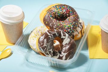 Kenapa Tidak Boleh Konsumsi Makanan Panas di Plastik? Ternyata Sefatal Ini Efeknya pada Kesehatan