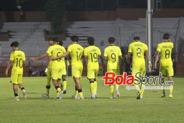 Pemain timnas Malaysia U-19 saat berlaga di Piala ASEAN U-19 2024 di Stadion Gelora 10 November, Surabaya, Jawa Timur, Senin(22/7/2024) malam. Mereka akan memiliki jeda lebih sedikit dibanding Indonesia. 