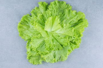 Manfaat makan daun selada mentah