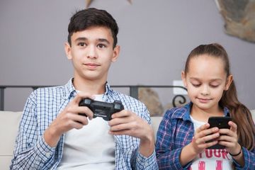 Cara meminimalisir dampak buruk main game untuk anak