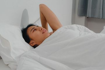 Posisi tidur saat asam lambung naik
