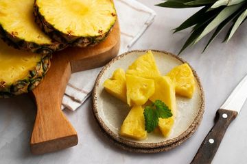 Makan Nanas Saat Haid Bikin Aliran Darah Semakin Deras, Mitos atau Fakta?