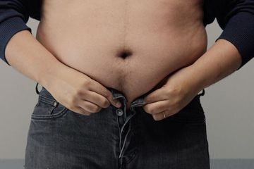 Gizi lengkap keluarga sehat sangat penting, berikut 7 makanan yang harus dihindari agar perut tidak buncit
