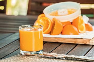 Apakah Penderita Asam Lambung Boleh Minum Es Jeruk? Ini Penjelasannya
