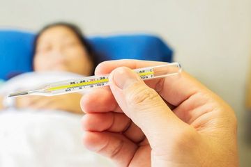 Sebenarnya Apakah Boleh Mandi Saat Demam? Cari Tahu Dulu Penjelasannya