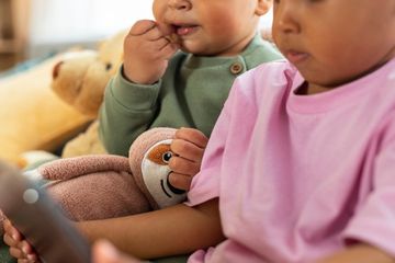 Nama bayi laki-laki kembar campuran Jepang.