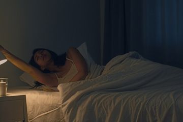 Mulai Malam Ini Coba Tidur dengan Lampu Mati, Ternyata Bagus untuk Kesehatan!