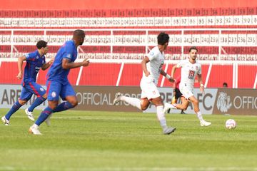 Hasil Liga 1 - Arema FC Menang Comeback atas Malut United, Gol Cantik Winger Timnas Indonesia Terasa Hambar - Semua Halaman - Bolasport | Arenanews-1