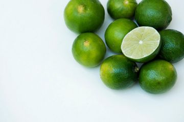 6 Manfaat Minum Air Jeruk Nipis Hangat Sebelum Tidur, Cocok untuk yang Insomnia