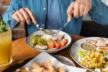 Penderita Diabetes Sebaiknya Makan Malam Jam Berapa? Ketahui Waktunya