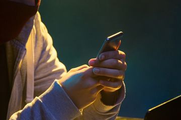 Cara mengatasi telepon tawaran pinjol ilegal
