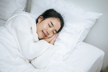 4 Posisi Tidur Saat Asam Lambung Naik, Lakukan Ini Agar Tidur Kembali Nyaman