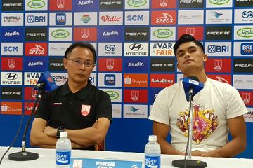 Pelatih Ong Kim Swee dan striker Ramadhan Sananta dalam jumpa pers sebelum laga Persis Solo vs Barito Putera (2/12/2024).