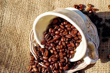 Waktu ideal minum kopi setelah makan