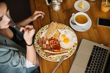 Jam makan pagi yang bagus untuk diet