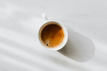 Jadi Kebiasaan Banyak Orang, Sebenarnya Bolehkah Bangun Tidur Langsung Minum Kopi?