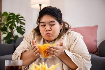 Sering Dikonsumsi, Awas 5 Makanan Ini Bisa Membuat Gemuk di Malam Hari