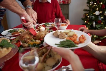 Konsumsi dengan Bijak, Ini 4 Makanan Khas Natal yang Tinggi Kolesterol
