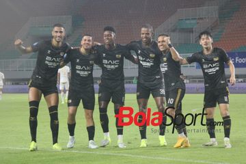 Selebrasi pemain Dewa United usai Alex Martins membobol gawang Arema FC pada pekan ke-18 Liga 1 2024/2025 di Stadion Pakansari, Bogor, Sabtu (11/1/2025)