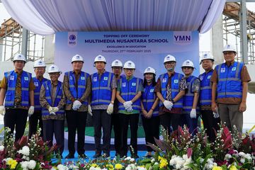 Topping off gedung Multimedia Nusantara School bersama Yayasan Multimedia Nusantara dan Kompas Gramedia Grup.