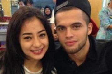 GALERI FOTO - 5 Artis Cantik Ini Pernah Foto Berdekatan dengan ...