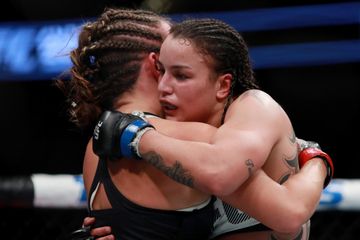 Brutal! Mantan Juara UFC Wanita Habisi 4 Pria Sekaligus di Oktagon ...