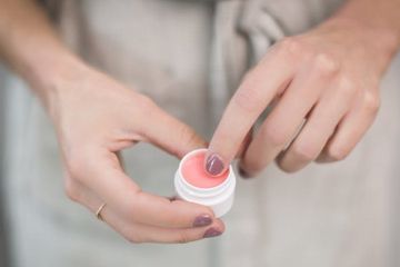 Perhatikan cara pakai sunscreen yang benar agar manfaatnya maksimal.