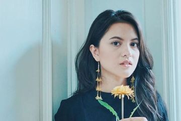 Tampilan Feminin Nggak Harus Pakai Rok loh, Coba Tiru Gaya Busana ...