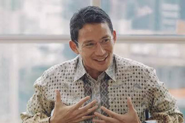 Wow! Sandiaga Uno Beri Uang 330 Juta untuk Julia Perez