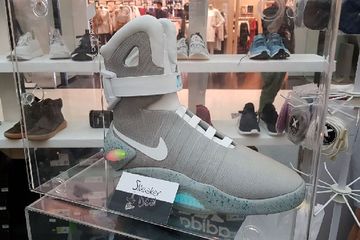 Harga nike air mags deals