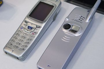 Nggak Nyangka, Inilah Handphone Pertama yang Memiliki Kamera, Kualitasnya 0,11  Megapixel! - Hai