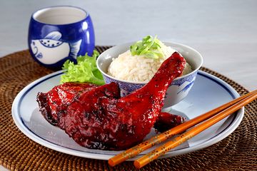 Chicken Charsiu With Hainam Rice, Hidangan Ala Resto Di Meja Makan ...