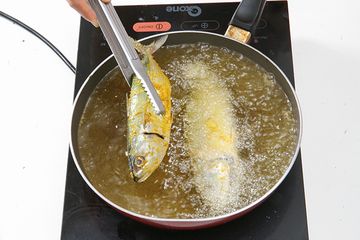 Kapan Harus Menggunakan Minyak Dingin Atau Minyak Panas Saat Menggoreng Cari Tahu Yuk Semua Halaman Sajian Sedap