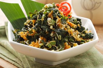 Resep Urap Daun Singkong / Resep Urap Daun Singkong Daun Pepaya Tauge Pedas Oleh Ummi Abdillah Darto Cookpad : Ciri khas urap yaitu menggunakan kencur dalam campuran bumbunya sehingga menimbulkan aroma dan rasa kencur yang kuat.