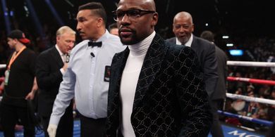 Waduh! Petinju ini Simpan Gigi Floyd Mayweather Hingga Enam Tahun