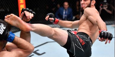 Islam Makhachev Sentil Eks Jagoan UFC yang Meramal Nasib Buruknya di Tangan Charles Oliveira