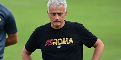 Fan AS Roma Jadikan Jose Mourinho Alasan untuk Curi Jersei