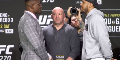 UFC 270 - Terungkap! Ini yang Dibicarakan Dua Monster Terhebat saat Saling Tatap