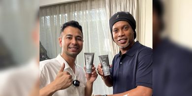Ronaldinho Pamer Pakai Produk dari Bos Arema FC, Gilang Widya Pramana: Mantap!