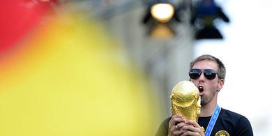 PIALA DUNIA - Philipp Lahm Protes Keras FIFA yang Kesampingkan HAM di Piala Dunia 2022